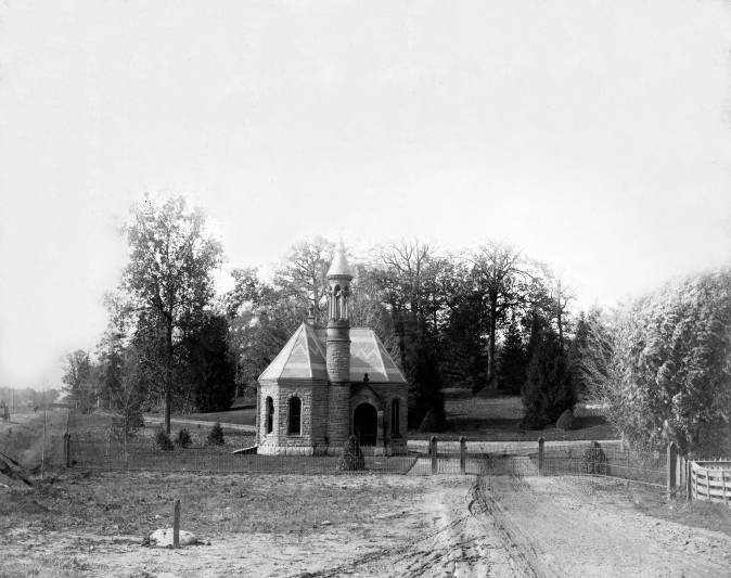Before 1895 Lindenwood Cemetery entrance