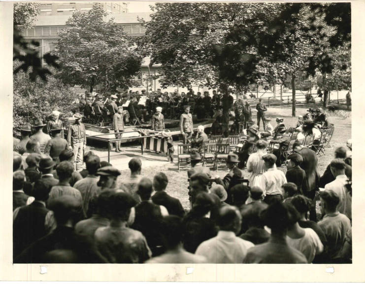 Dedication ceremony at the gravesite of Gov. Samuel Bigger, McCulloch Park, summer 1924