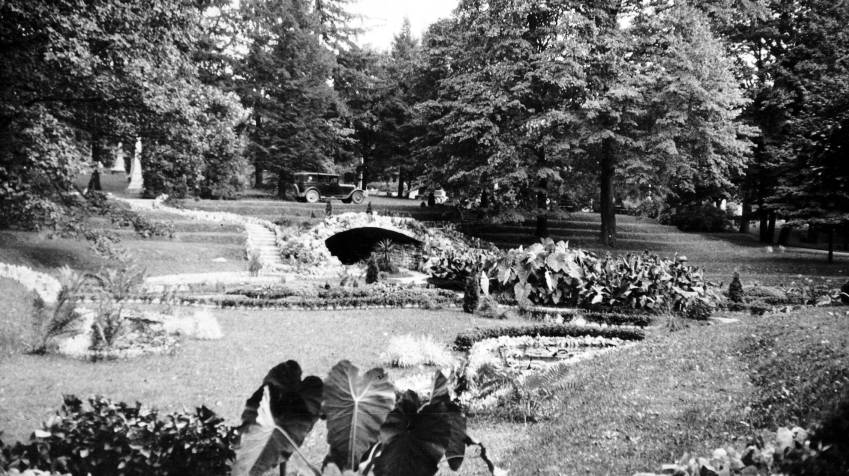 Lindenwood Cemetery, Fort Wayne IN: sunken gardens. possibly June 1938