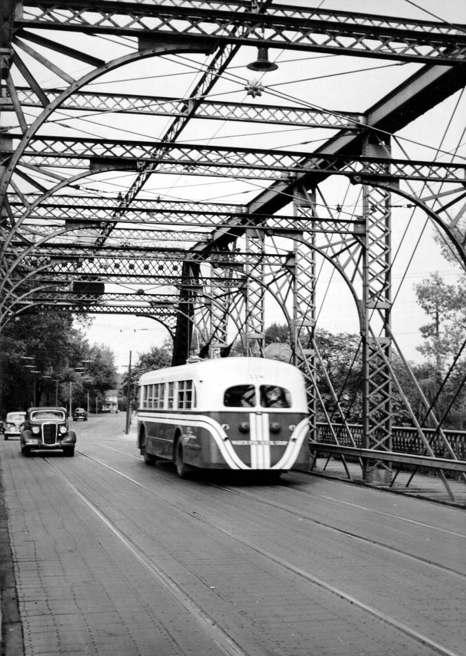 Early 1940s bus crossing Wells Street Bridge