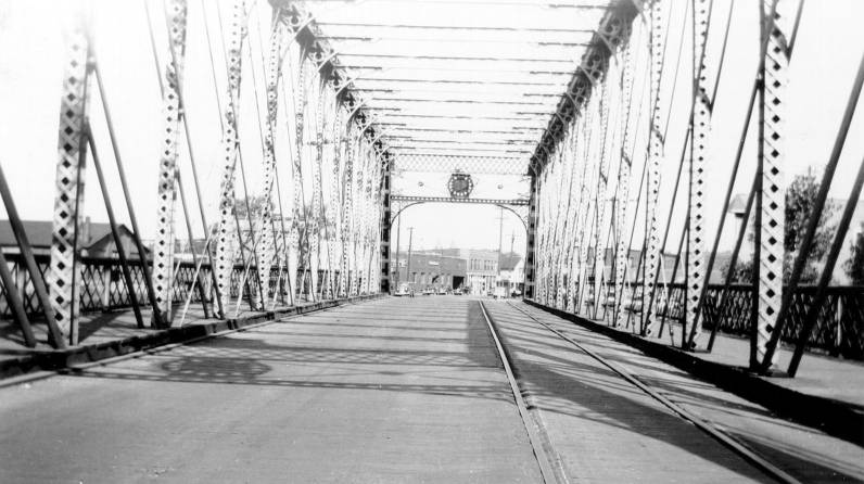 Early 1940s Wells Street Bridge trolley tracks