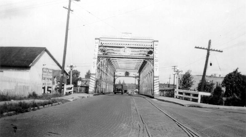 Early 1940s brick street on Wells Street Bridge