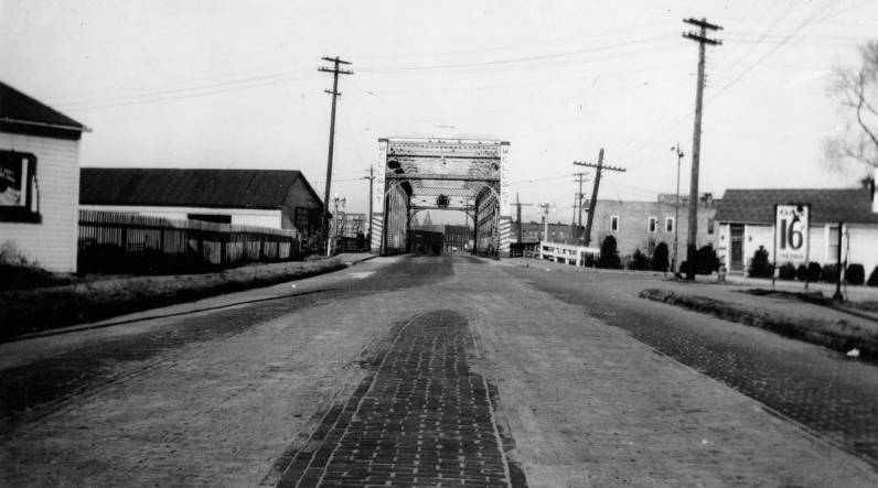 1943 Wells Street Bridge after trolley tracks removed