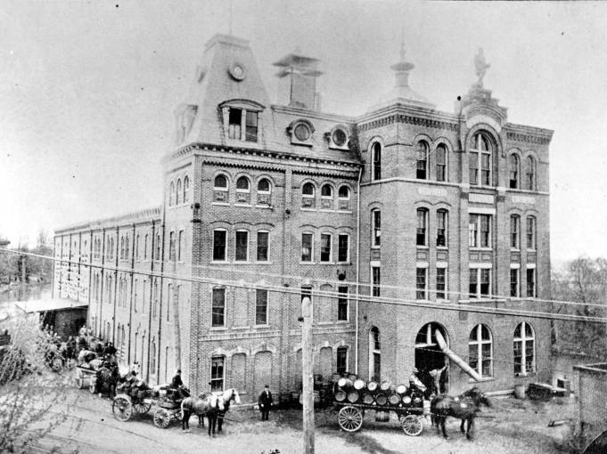 1960 Centlivre Building