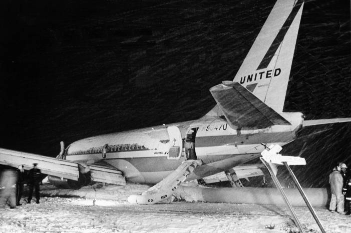 1970 United Airlines 737 in snowy cornfield