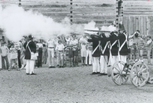 August 1976 Old Fort howitizer