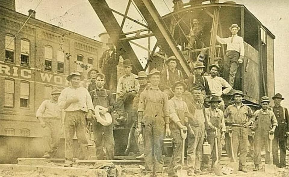 1911 Pennsylvania elevation work crew